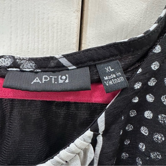Apt. 9 Black and White Geometric Blouse - Picture 3 of 4